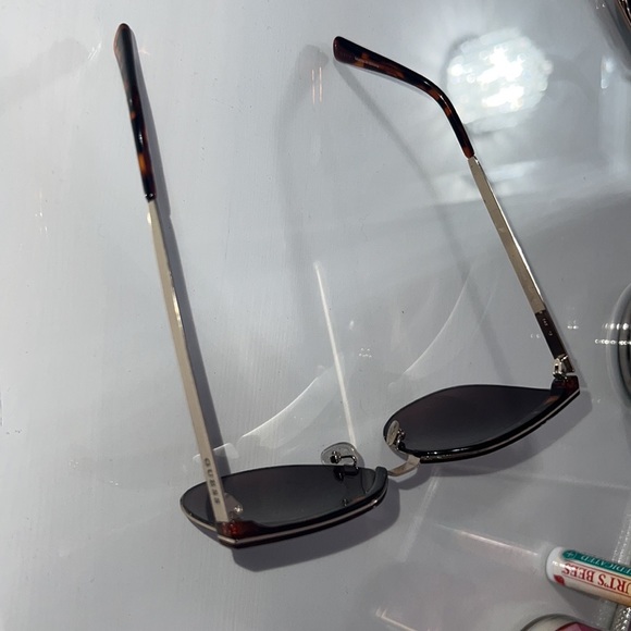 Glasses - Picture 4 of 4